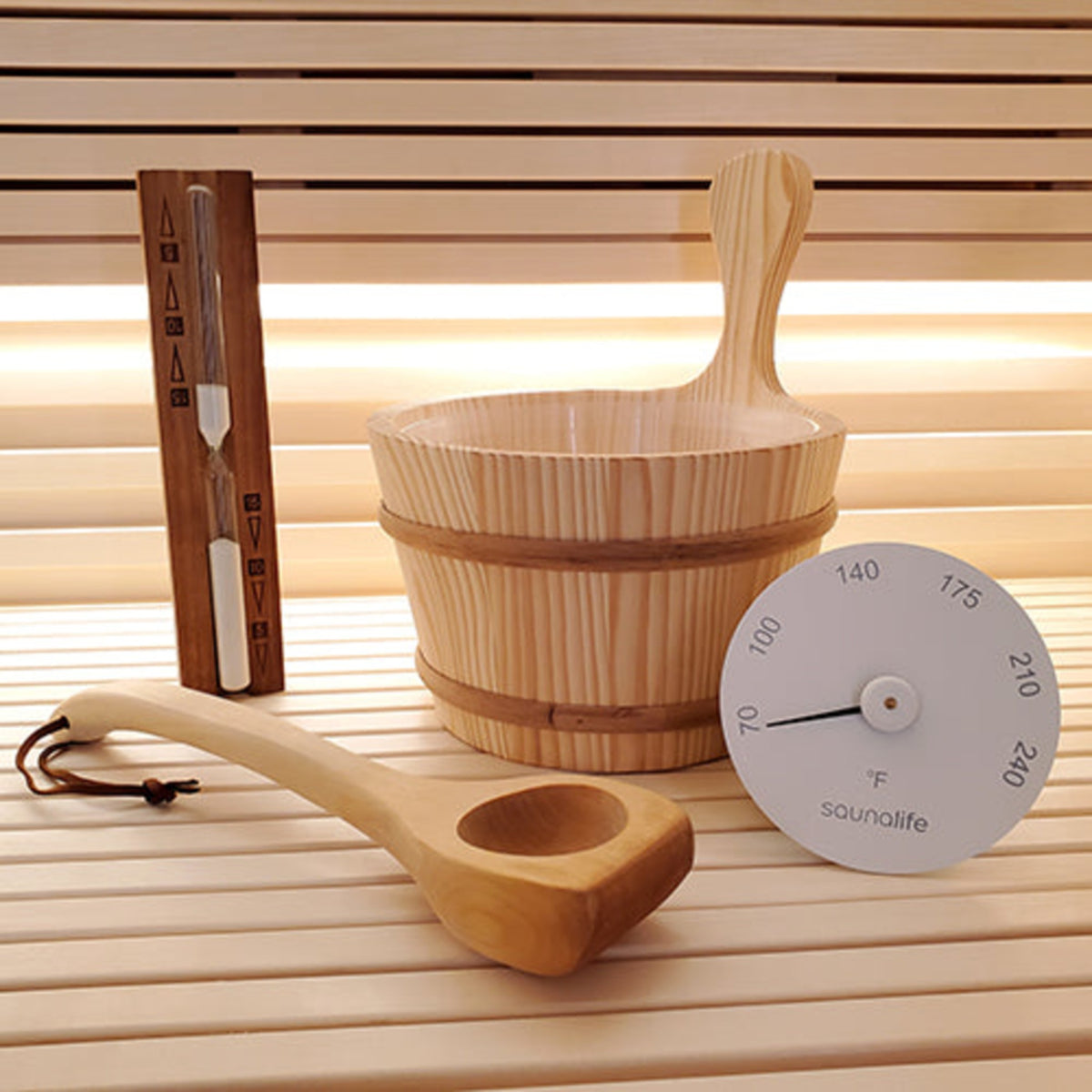 SaunaLife Essentials Set 1 wood sauna bucket and ladle – view 2