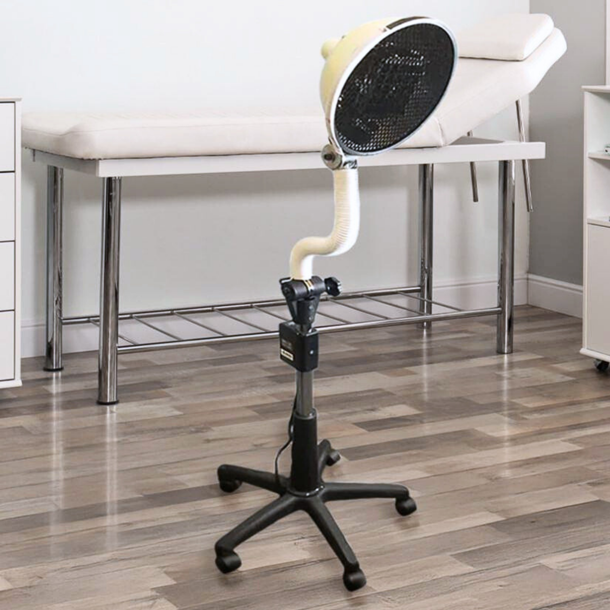 Sky Eye Pro Lamp in a wellness studio setting