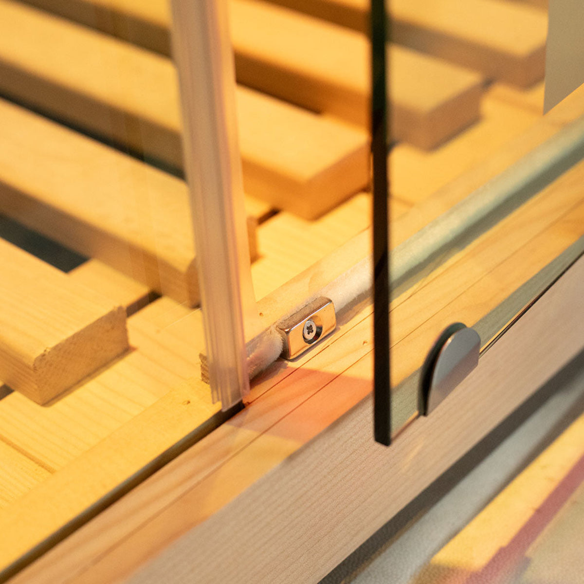 Wizzisaunas S03 3-person infrared sauna –close up of door hinge