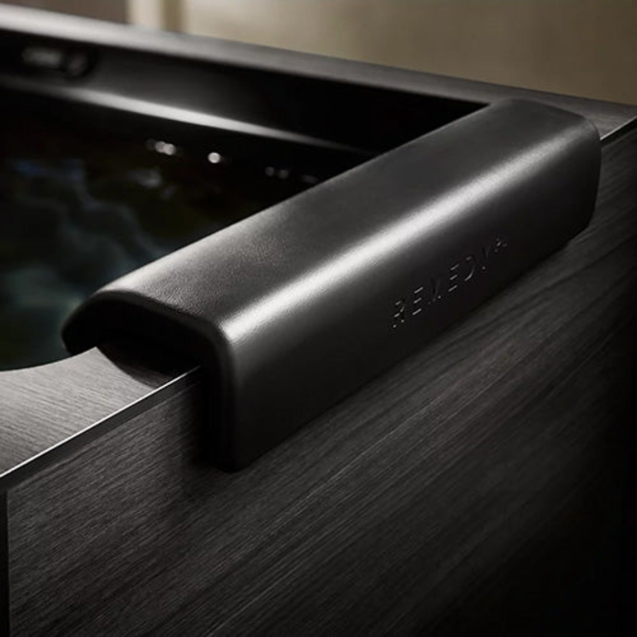 Kohler x Remedy Place Ice Bath – close-up of rim and edge