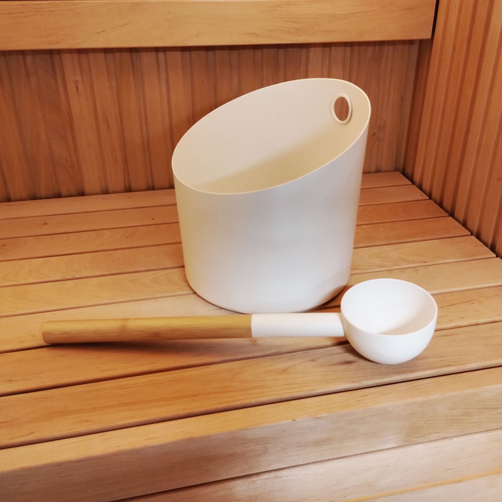 KOLO white sauna bucket — top view showing 1-gallon capacity and rim grooves