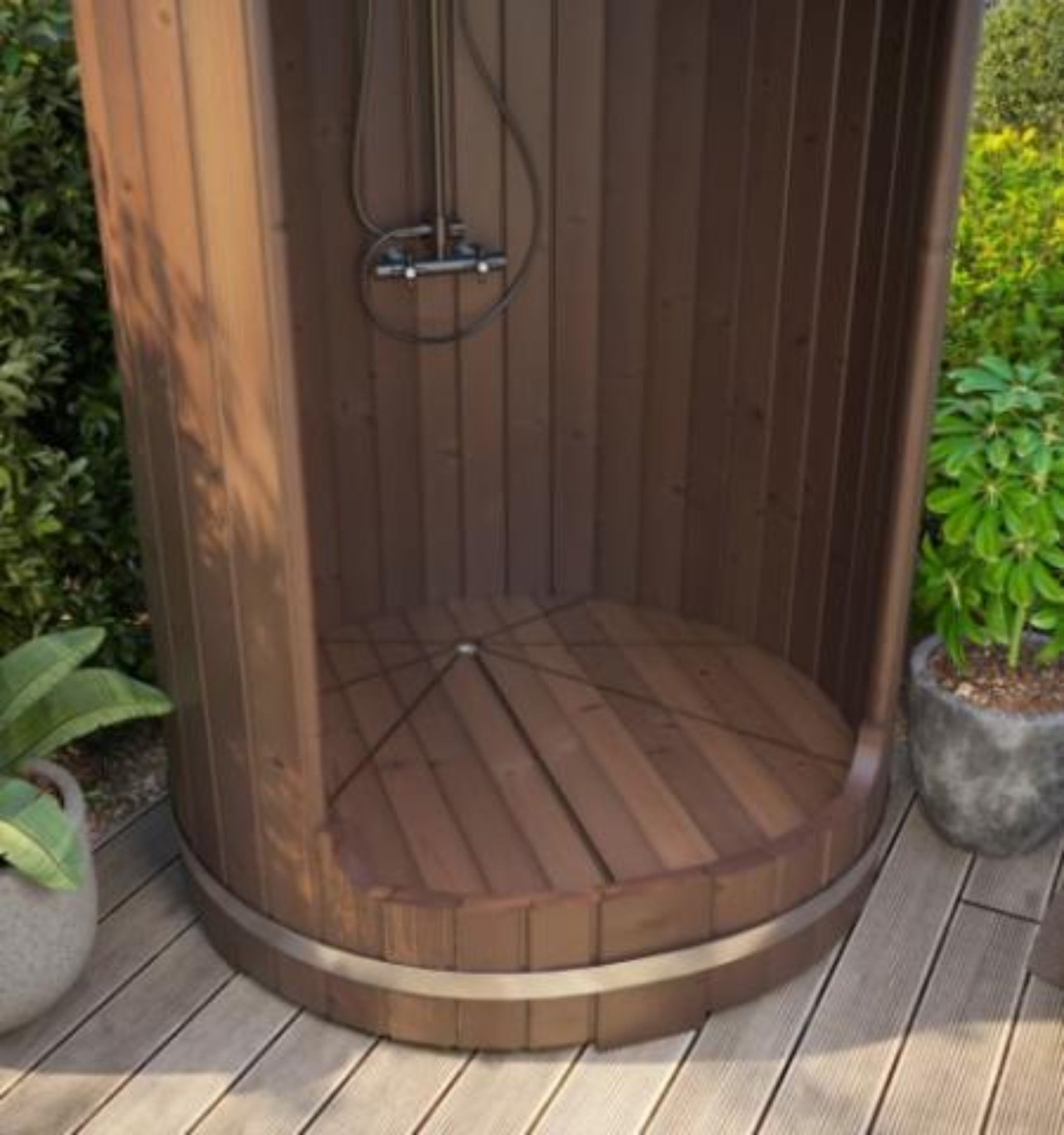 SaunaLife R3 Outdoor Barrel Shower close-up detail – Thermo-Spruce wood finish